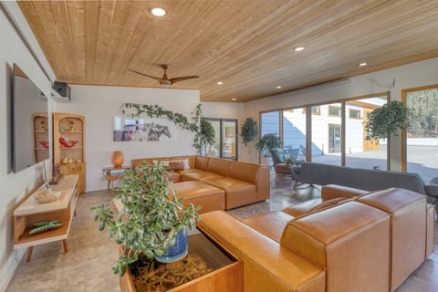 MCM Pool Escape - High-End Black Hills Stay