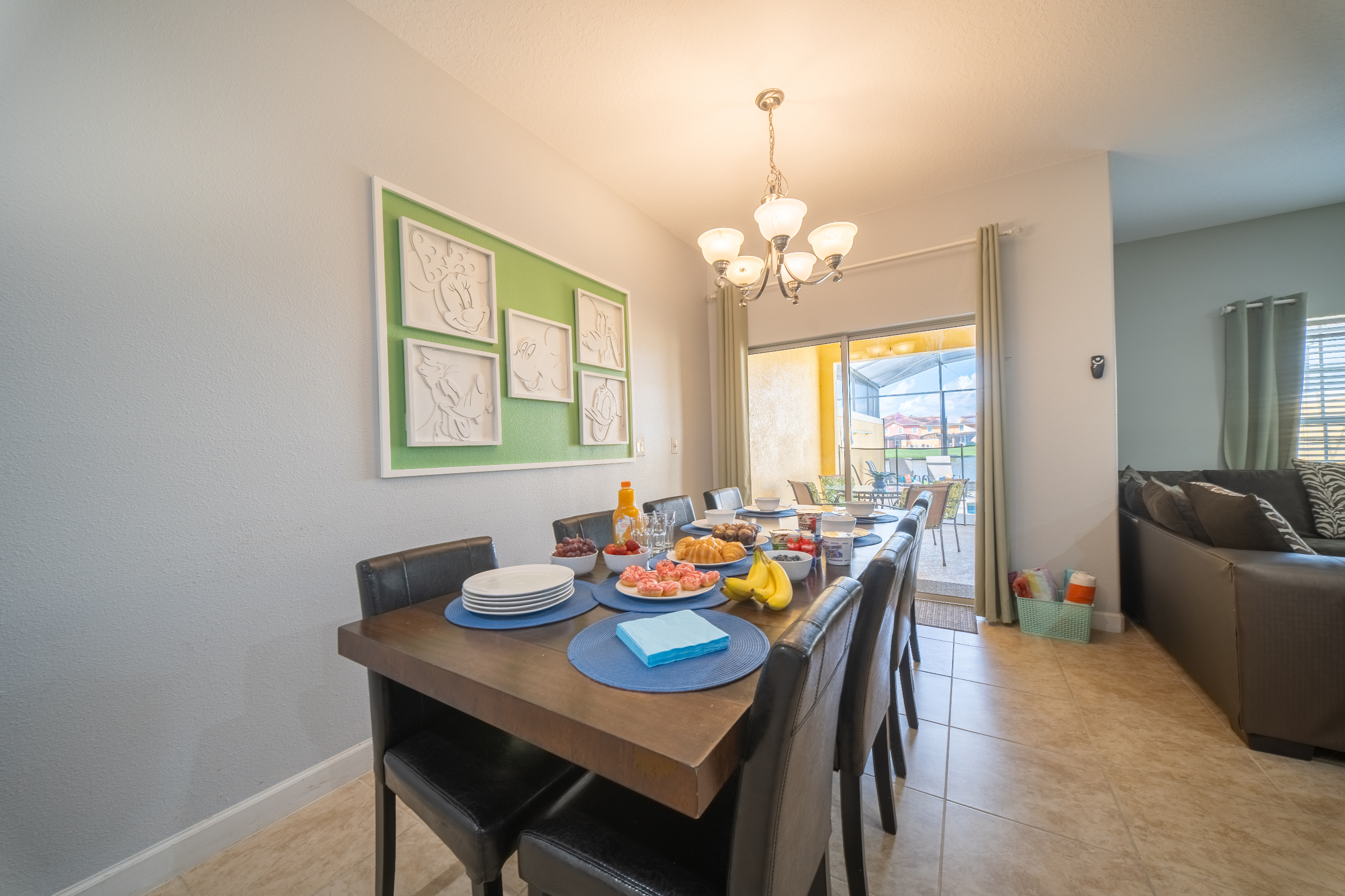 No need to leave the house to enjoy the view. The lake can be enjoyed from the dining room and the two themed bedrooms upstairs.