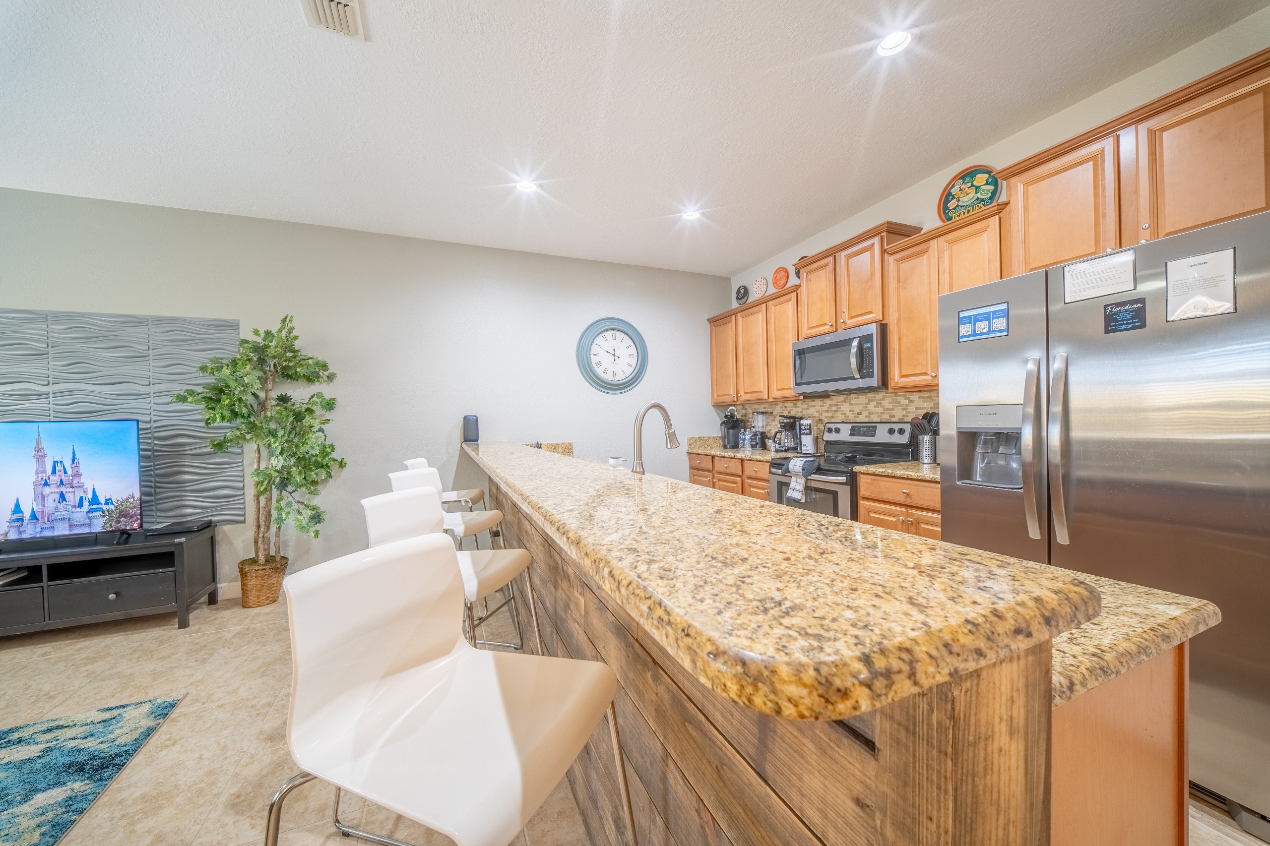 Breakfast before the parks, snacks between swims or dinner at home—the kitchen and oversized breakfast bar make family meals easy.