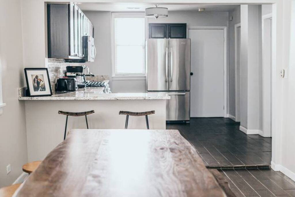 Private Garage+Laundry+Restaurant Row+93 Walkscore