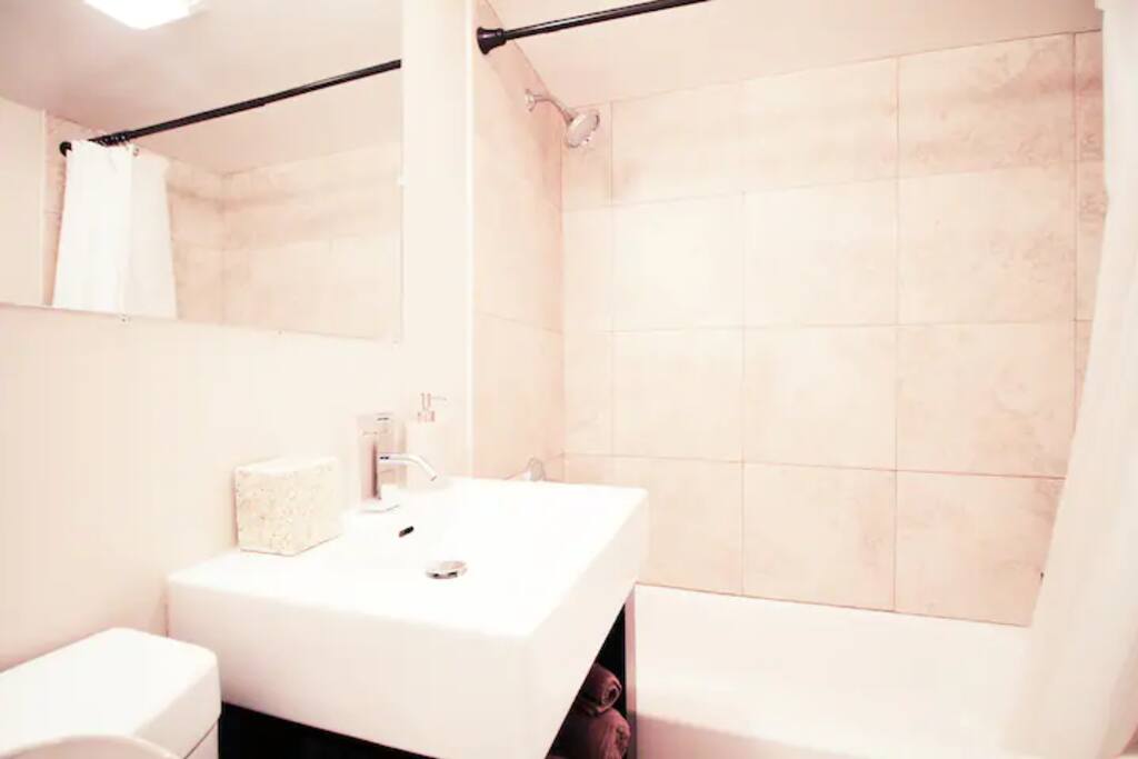 Private Garage+Laundry+Restaurant Row+93 Walkscore