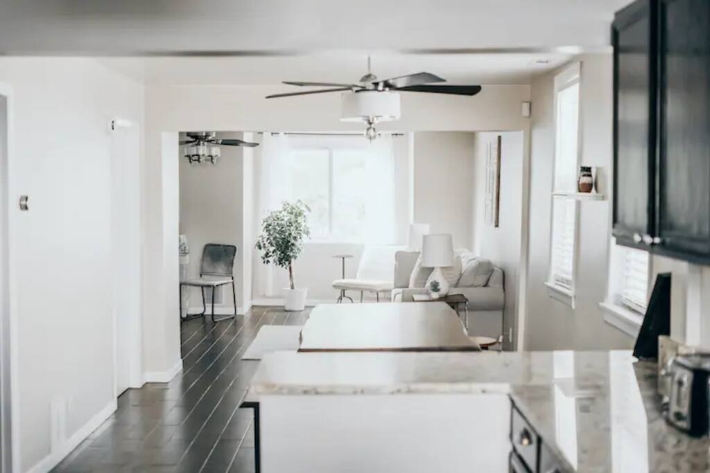 Private Garage+Laundry+Restaurant Row+93 Walkscore
