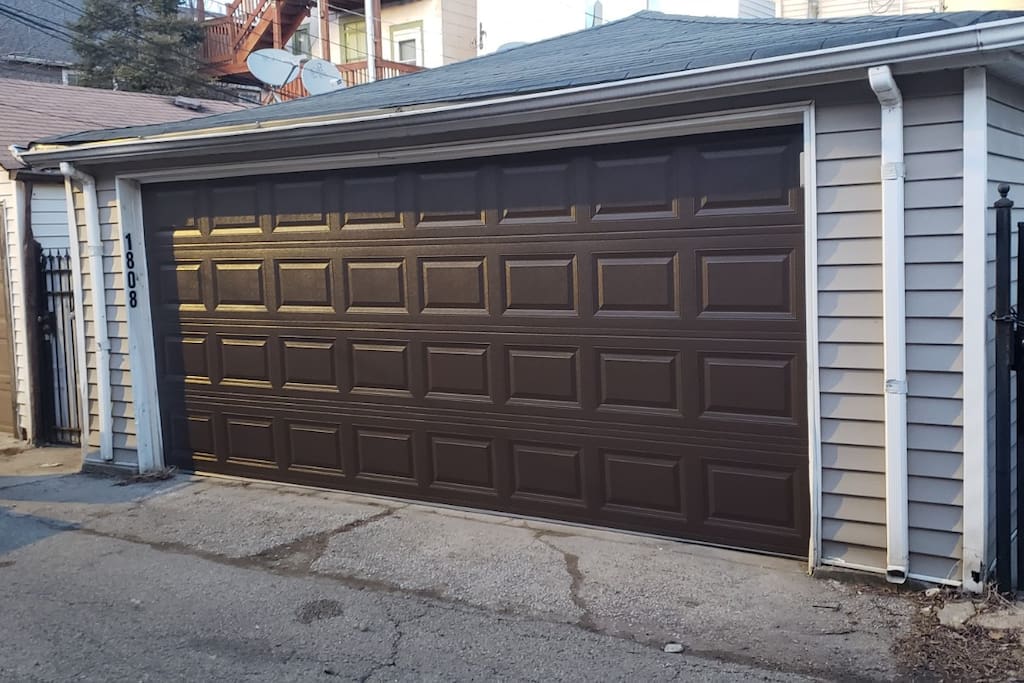 Private Garage+Laundry+Restaurant Row+93 Walkscore