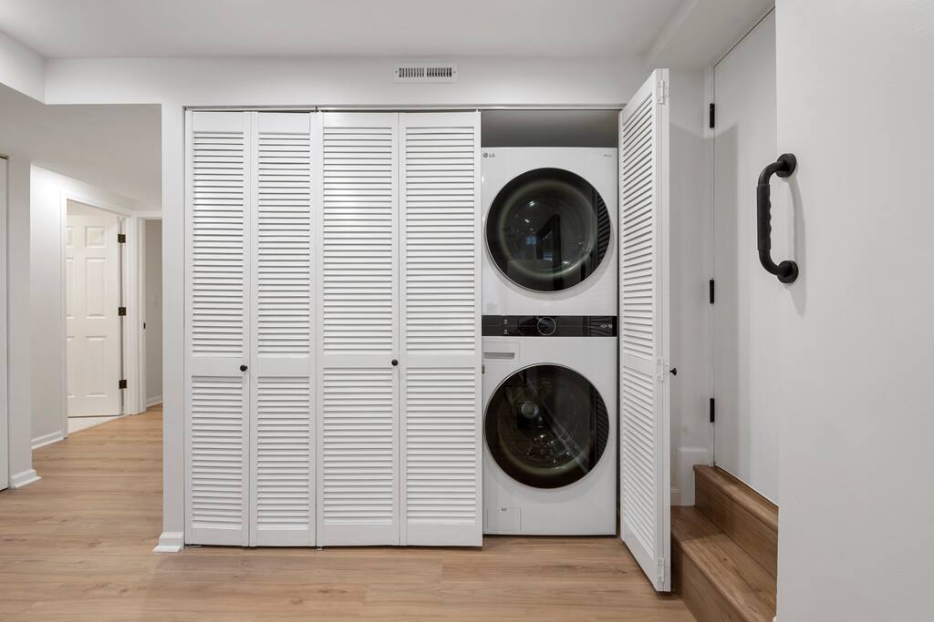 Entire Unit+Near Wrigley+Reserved Parking+Laundry!