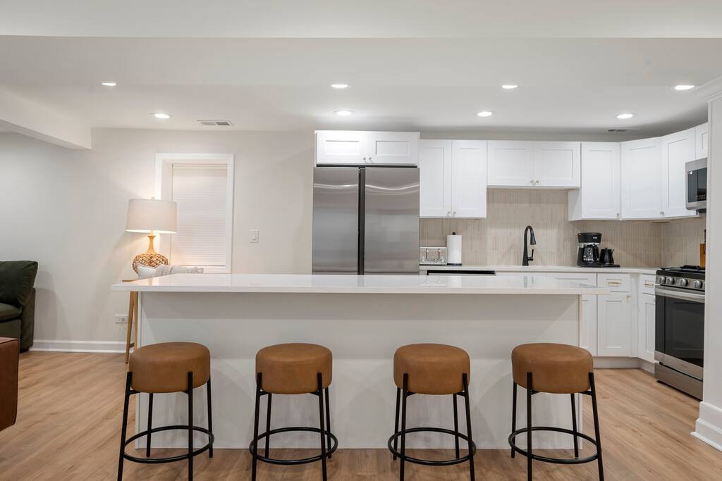 Entire Unit+Near Wrigley+Reserved Parking+Laundry!