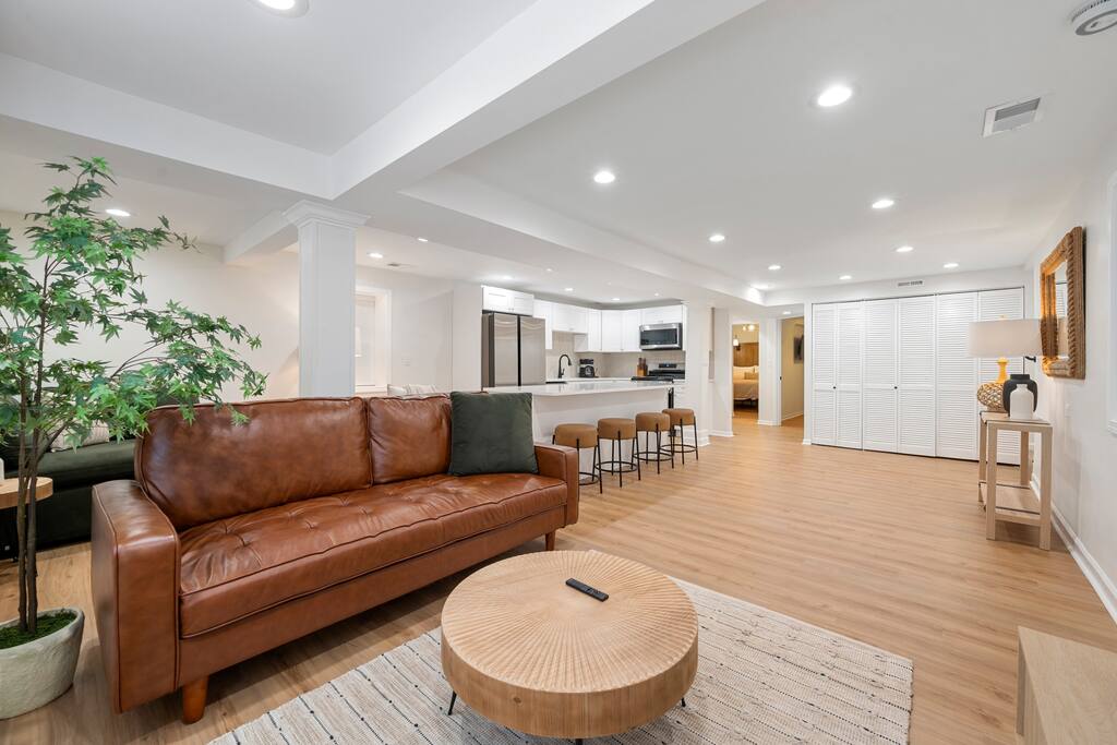 Entire Unit+Near Wrigley+Reserved Parking+Laundry!