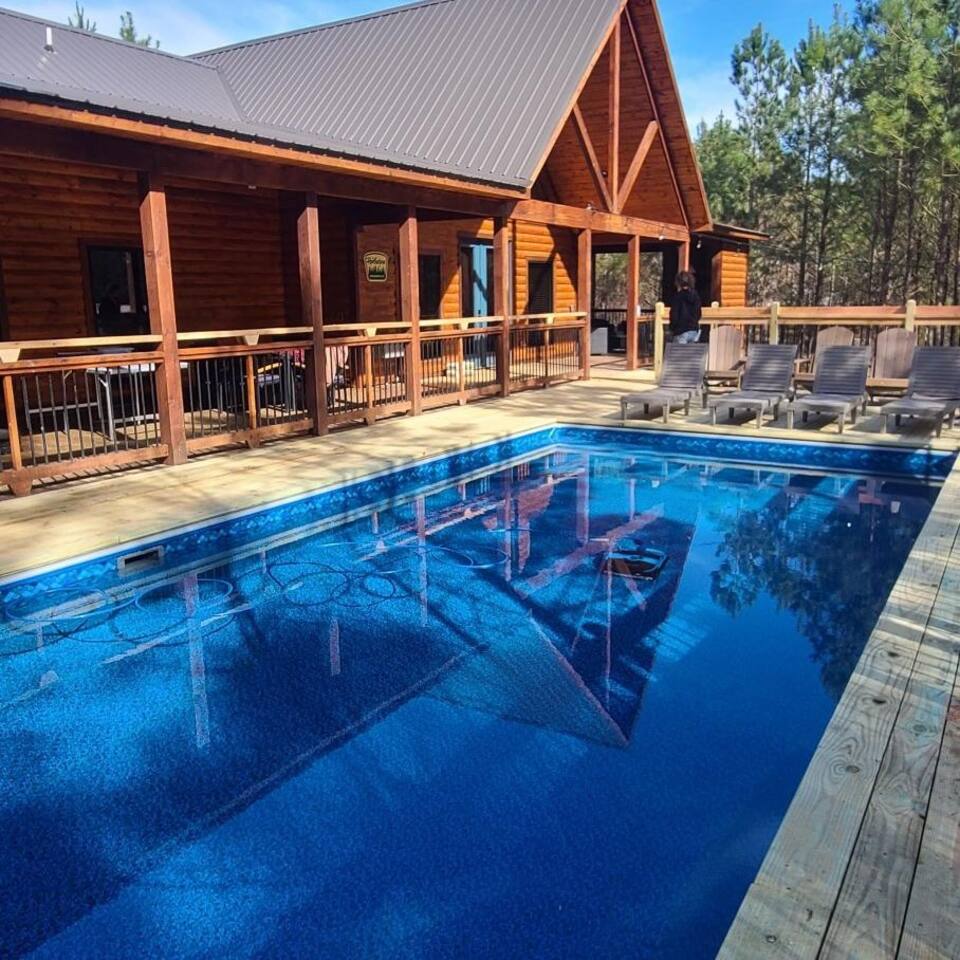 Fun and relaxation in the sparkling pool oasis