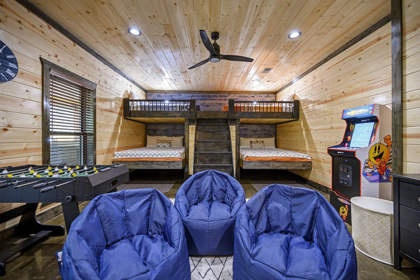Gameroom-Bunkroom: Dive into adventure with bunk beds, games, and fun-filled vibes!