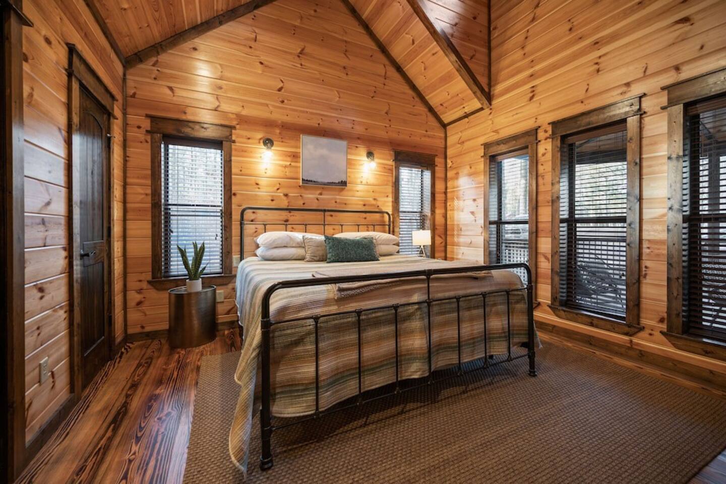 King bedroom #2 down