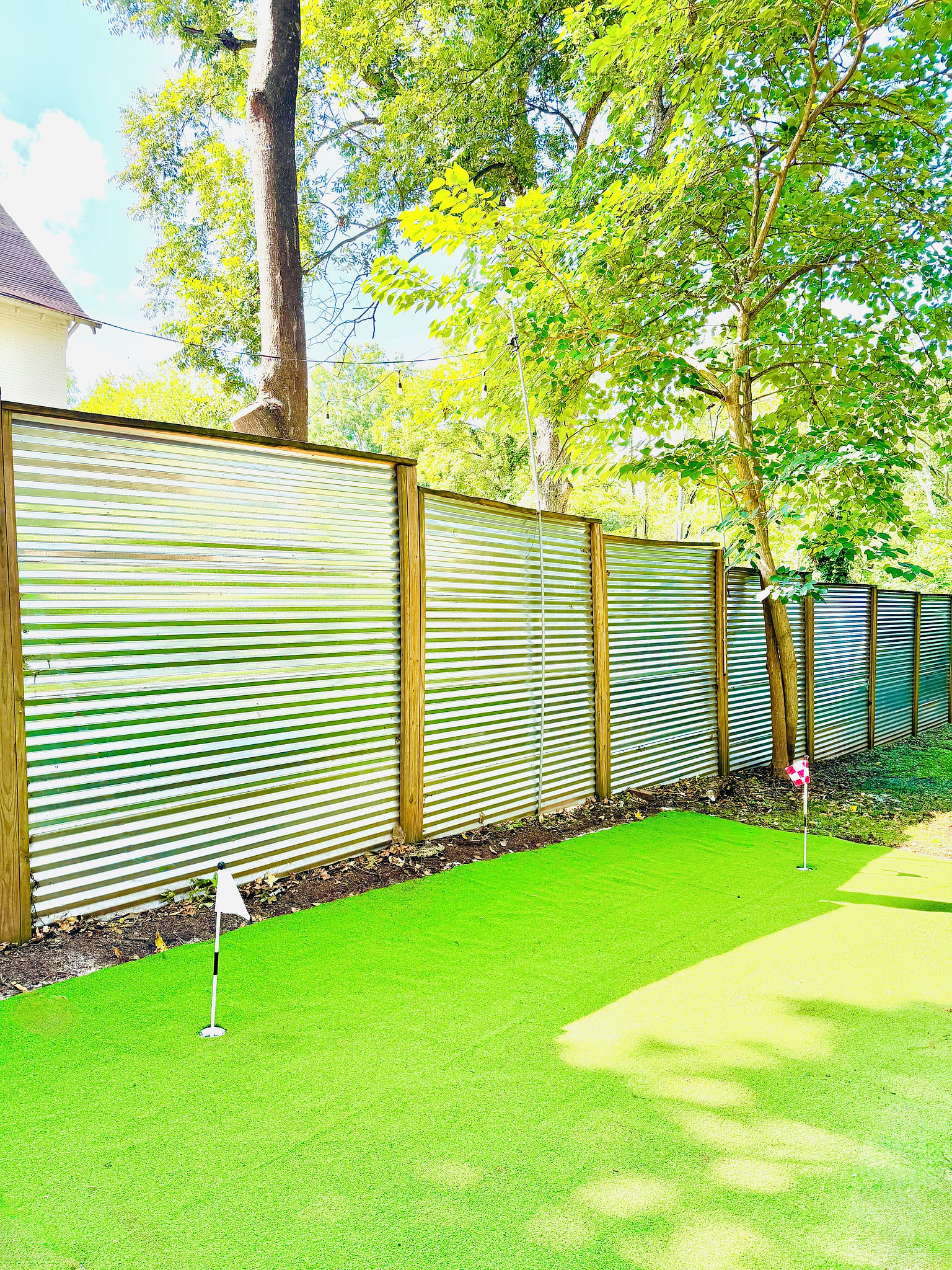 Bohemian house 3/2 hot tub putting green sleeps 14