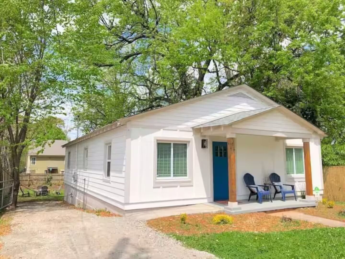 Bohemian house 3/2 hot tub - large yard sleeps 14
