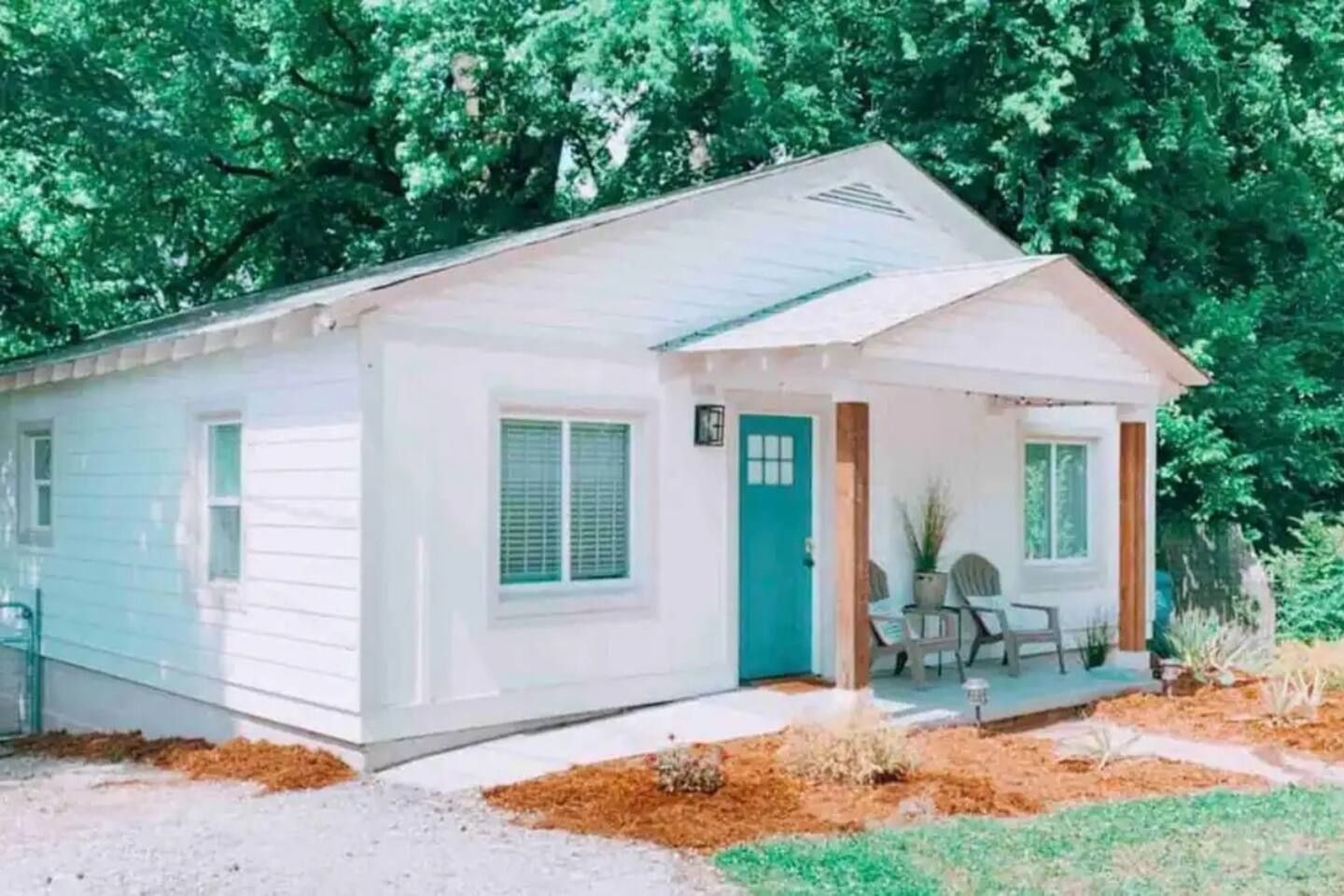 Bohemian house 3/2 hot tub - large yard sleeps 14