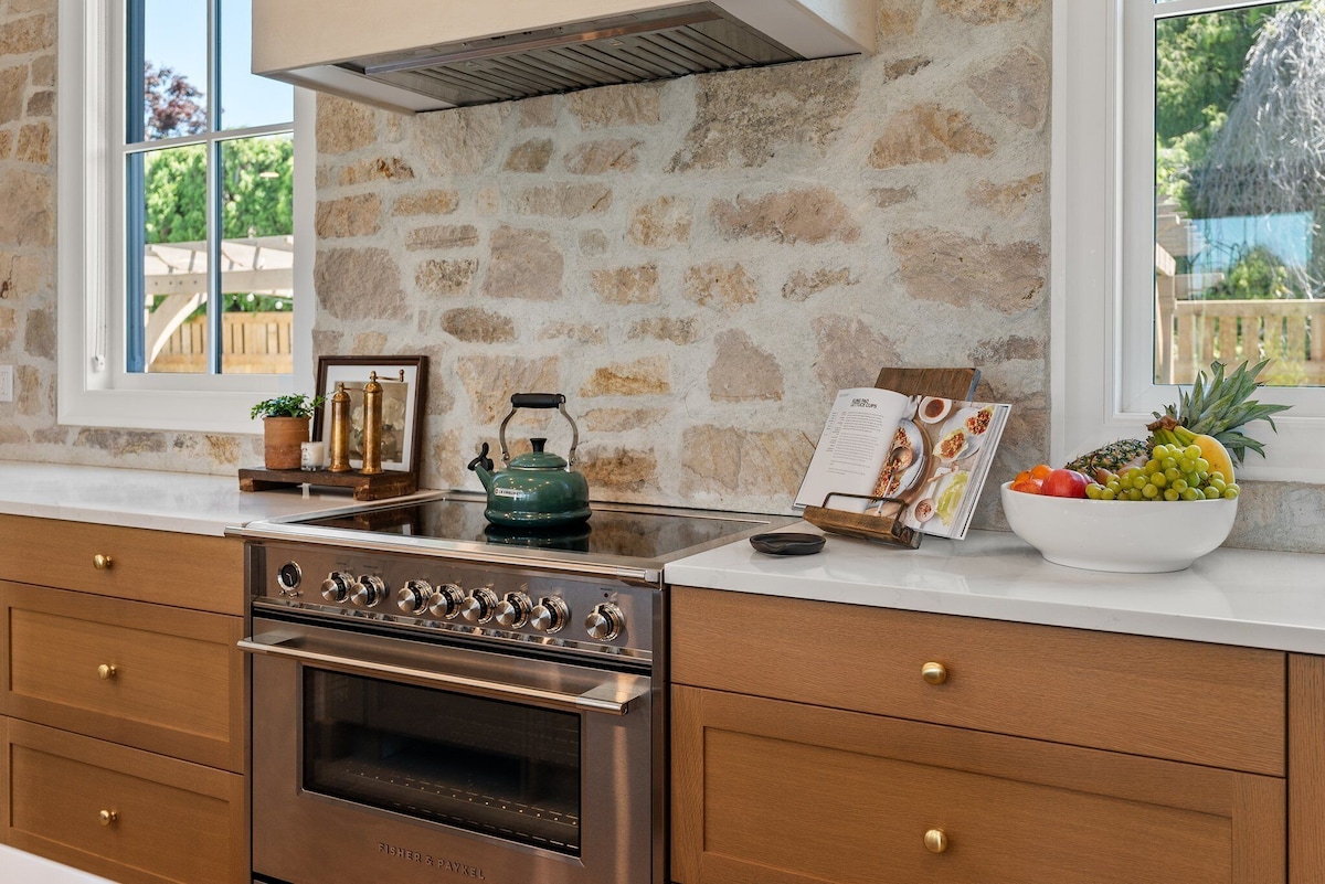 luxury-3-bed-3-ensuite-farmhouse-2-min-walk-to-the-beach/