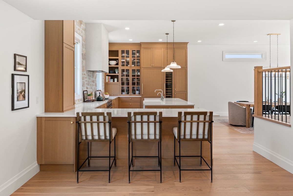 luxury-3-bed-3-ensuite-farmhouse-2-min-walk-to-the-beach/