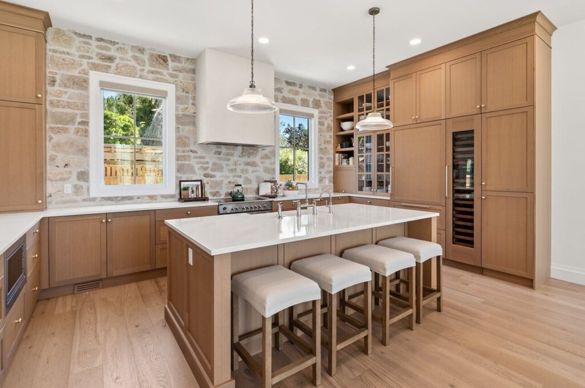 luxury-3-bed-3-ensuite-farmhouse-2-min-walk-to-the-beach/