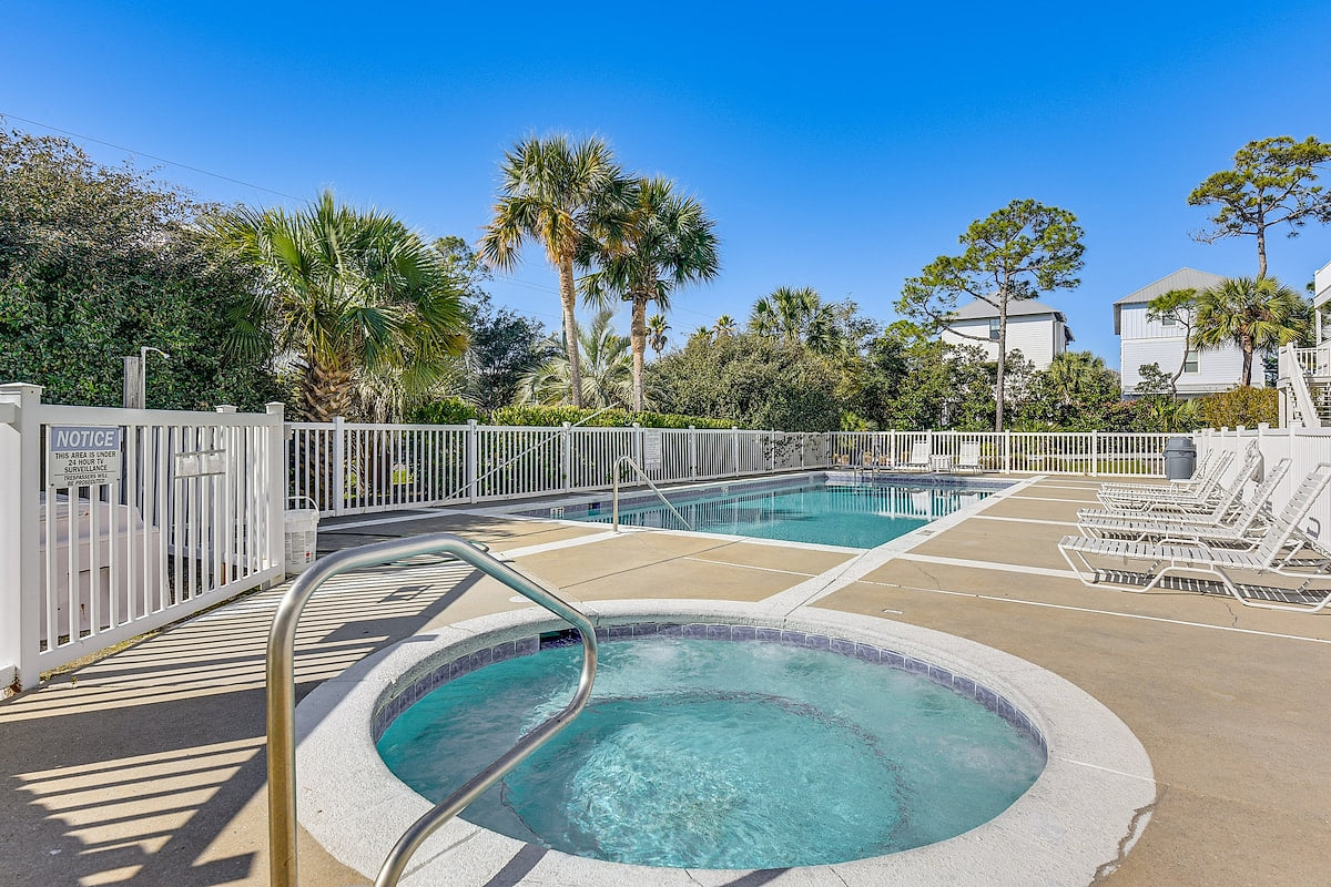 Gulf Views, Pool, Hot Tub, Tennis, close to beach! image 4 Seaside Haven