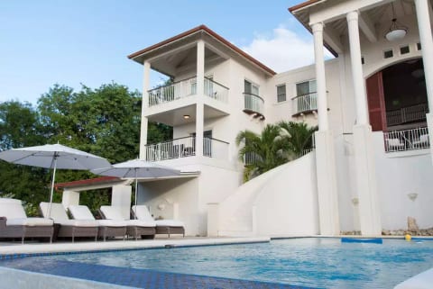 Villa Hall - Cap Estate