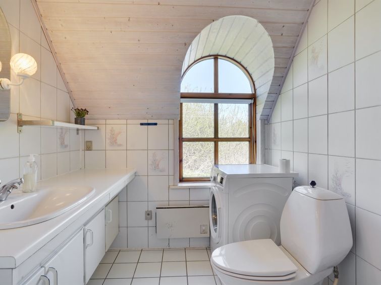 Bathroom - Vangja - 850m from the sea in Western Jutland - Hvide Sande