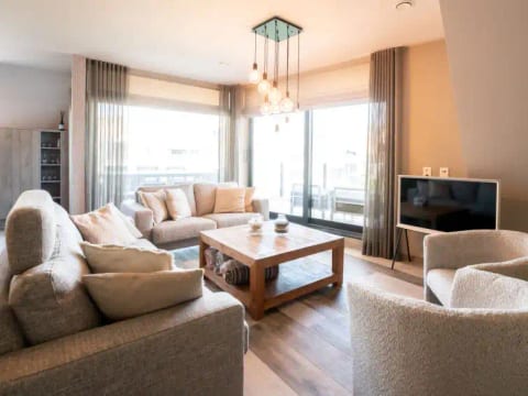 Rochusview.be with parking and terrace