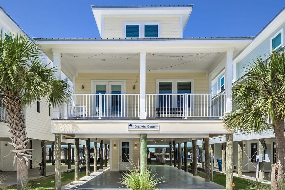 Dreamin' Dunes, a private 3 BR 3.5 bath beach cottage in Gulf Shores, less than 2 minute walk to beach access!