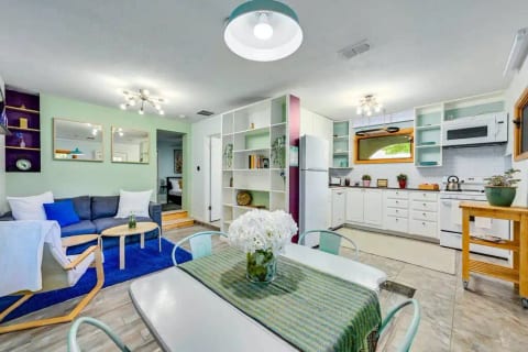 Gorgeous Five Bedroom On Creek