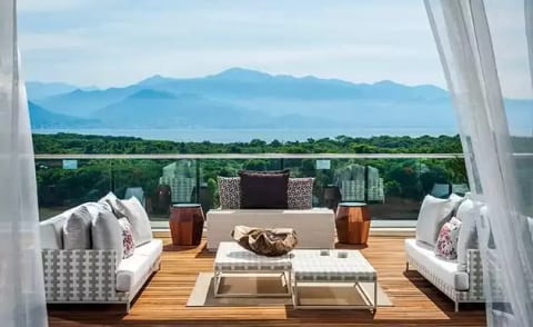 Deck with seating and plunge pool