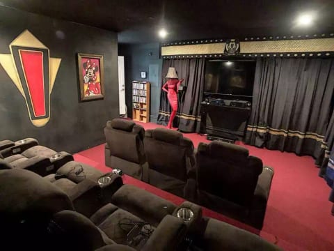 Movie room,5 bed, Pool , Spa, Pickleball close by