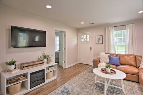 The Cottage On Walnut - Freshly Updated Getaway!