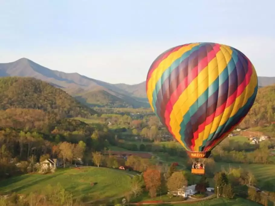 Balloon Ride - HAWKS VIEW HOUSE - Bakersville