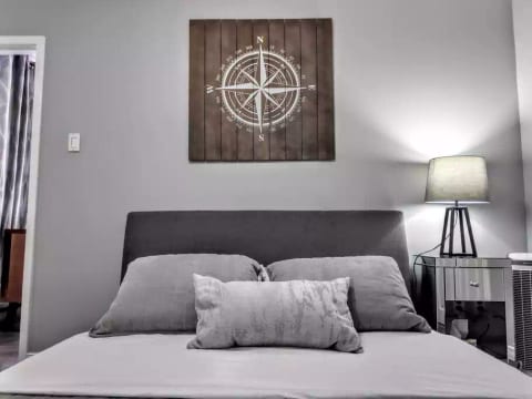 THE LOFT. One-Bedroom Apartment