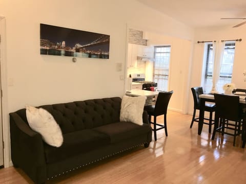 BROOKLYN APT with high ceilings. 25M to Manhattan