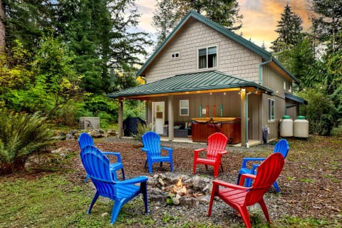 Unwind after your adventures with this cozy backyard setup! Get ready to spend your nights in this backyard oasis - snuggled up by the firepit, gathered around the table, and relaxing in the hot tub. 
