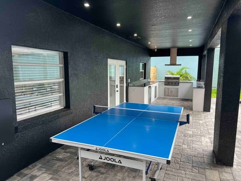 4,000 sqft. 6bdrm Oceanview with Game Rm. Htd Pool
