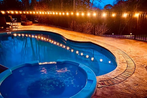 Silver Creek Lodge (Sleeps 20): Large Cabin w/Pool