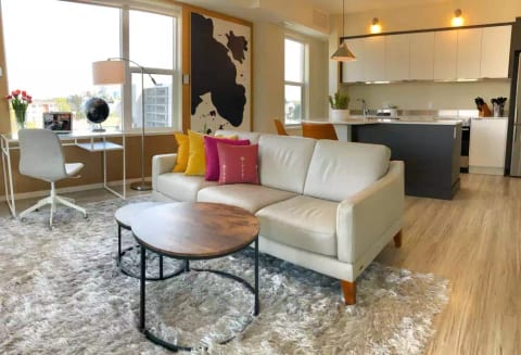 Impressions at Sole | Park Free | King Bed | WFH