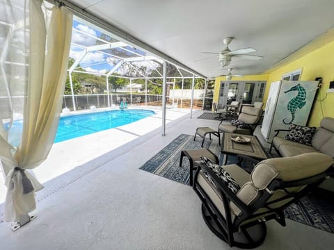 Pool, patio