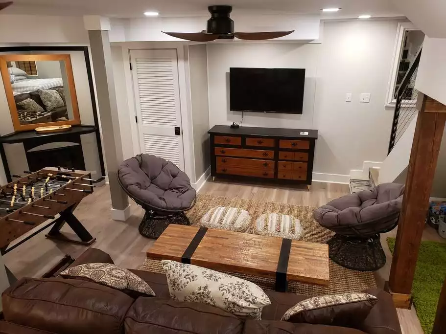 Downstairs efficiency style living with a separate kitchen, living space, game area with arcade and foosball, reading nook, and 2 twin, 1 full, and a queen sleeper sofa. Downstairs efficiency style living with a separate kitchen, living space, game area with arcade and foosball, reading nook, and 2 twin, 1 full, and a queen sleeper sofa. - Selah Way Cottage*10mins UT*2kitchen hottub*arcade - Knoxville