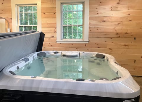 Jacuzzi Tub Added July '23