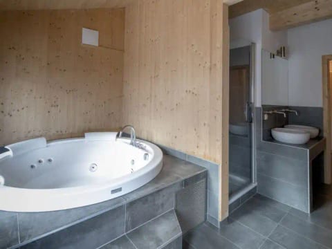 #43 mit Sauna und Sprudelbad Innen