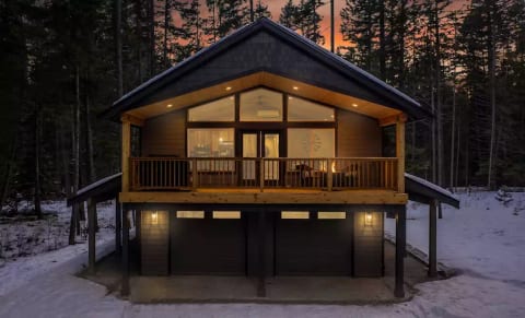 New Listing!! Kirby's Cabin on the Lake