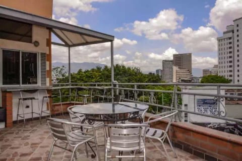 3 Bedroom PH HUGE HOT TUB Duplex Mountain View
