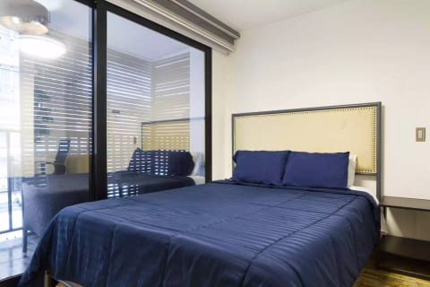3 Bedroom 3 hot tubs balcony door staff. AC Wifi