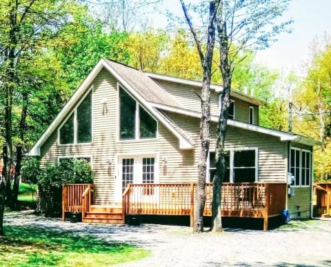 Great Pocono Rental Mountain Chalet