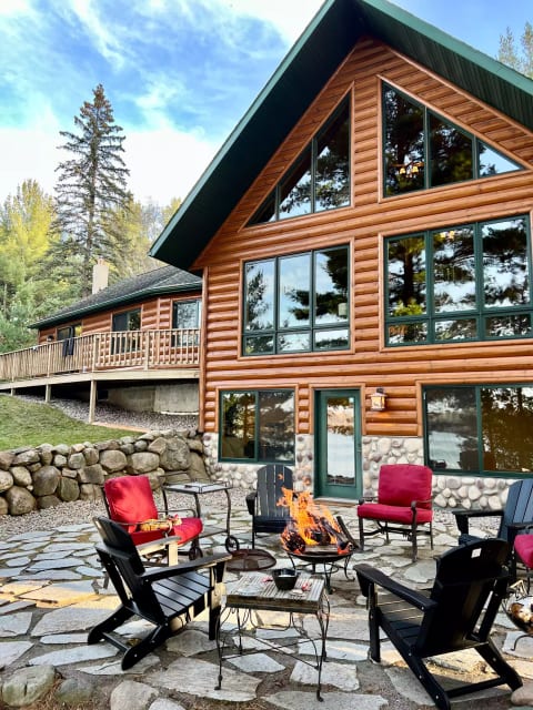 Beautiful log cabin with patio and firepit
