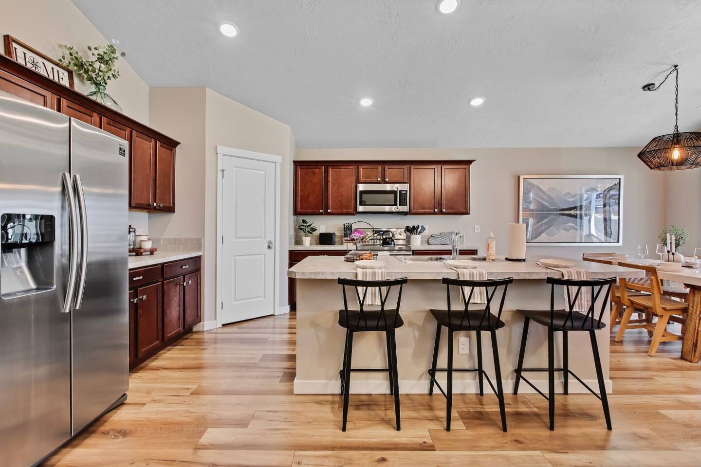 the-meridian-manor-or-private-4-bedroom-home/