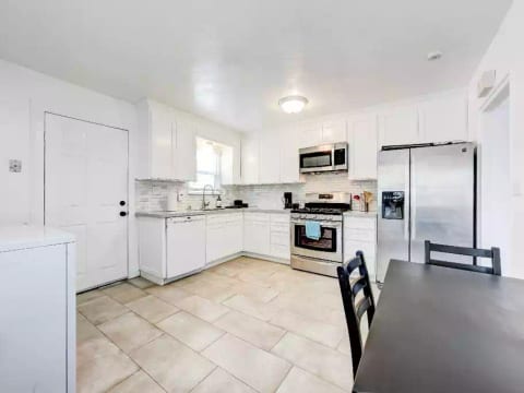 Kitchen with Dishwasher and Laundry Washer/Dryer in unit