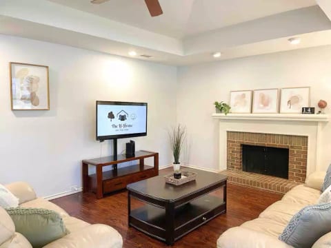 Spacious, modern, clean, and well-equipped living room including 2 comfy sofas, 60" Smart TV, sofa table, magazines, and local wall decoration . Excellent place to relax or simply watch your favorite show.