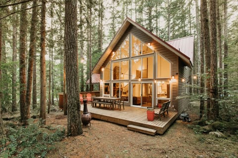 40GS - Mt Baker Lodging Cabin - Sleeps 8!