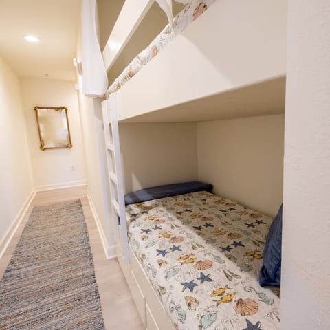 Perdido Key - Beach and Sparkling Pool. Sleeps 6.