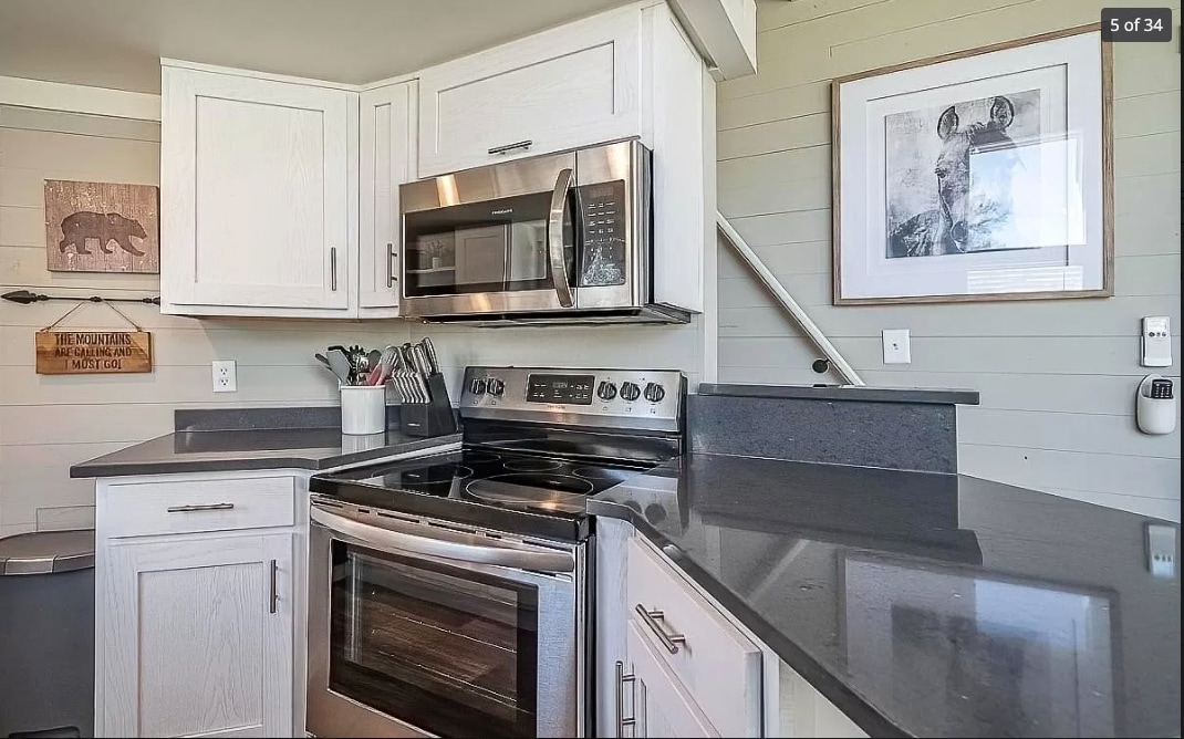 Kitchen - full size stove, oven and microwave